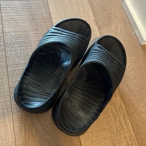 Used Hoka One One ora recovery slides M9/W11